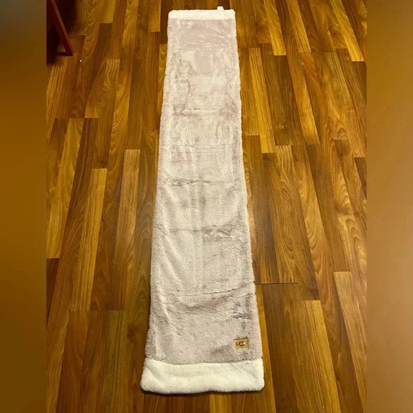 UGG faux fur wrap/ scarf new - Picture 3 of 5